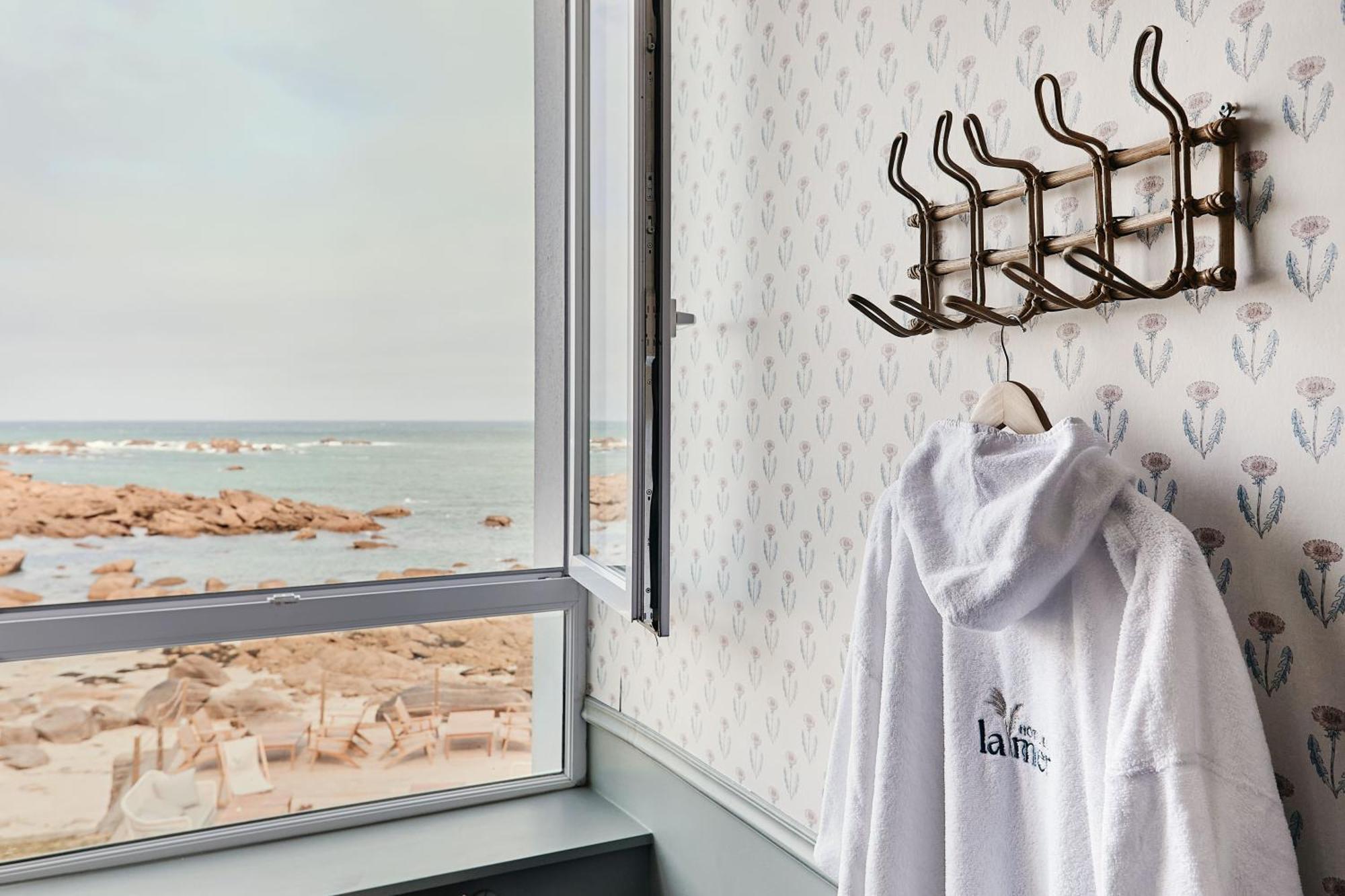 Hotel De La Mer & Spa ブリニョガン・プラージュ エクステリア 写真